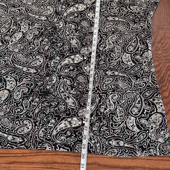 Avenue women’s plus Paisley Black and White button up Top polyester split sleeve - Picture 10 of 11